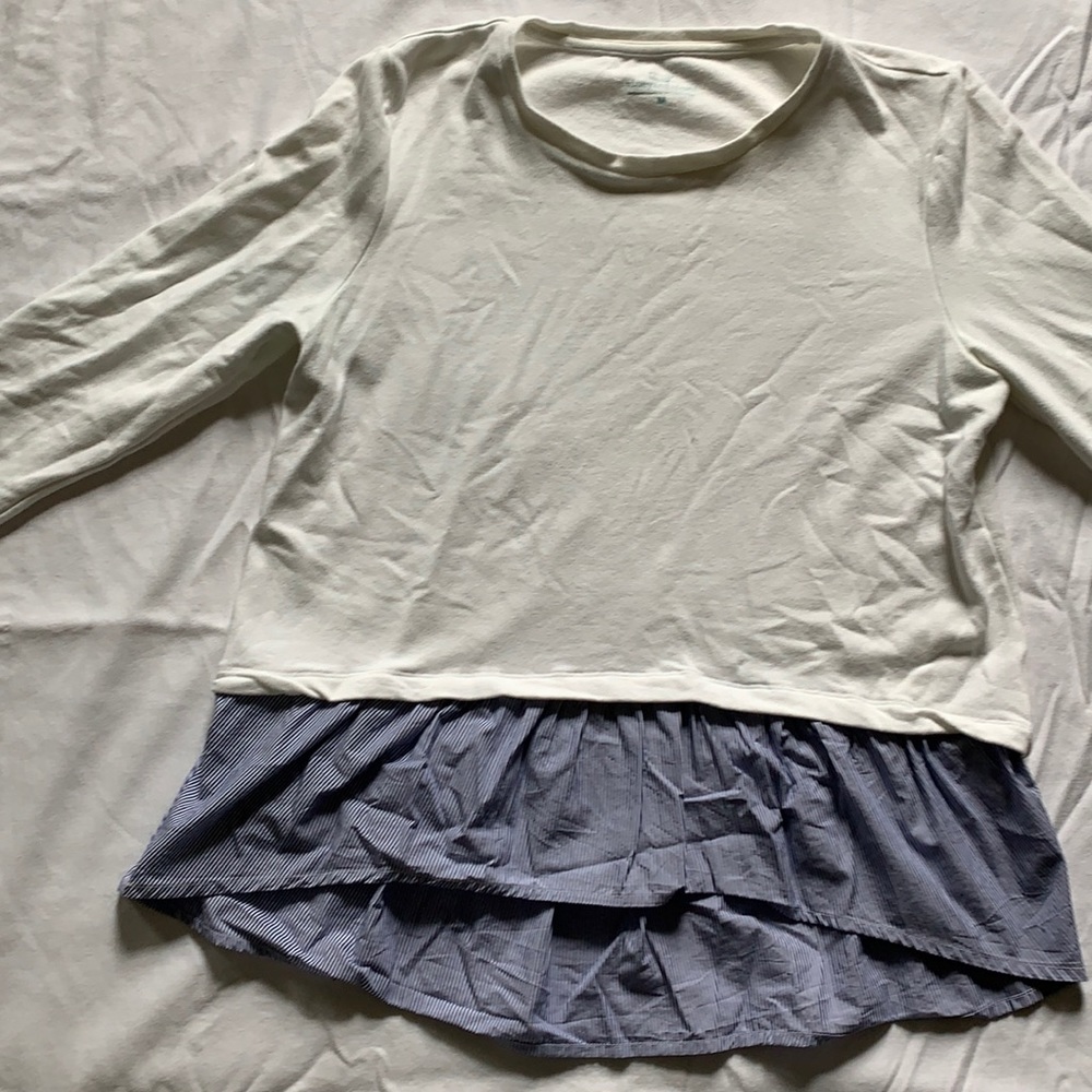 Vineyard vines medium shirt with blue and white